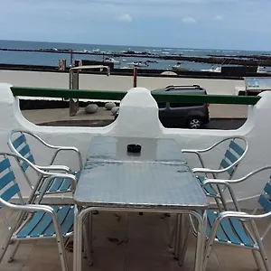 https://apartamentos-los-vientos.in-canary-islands.com